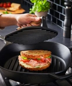 Paderno Pre-Seasoned Cast Iron Grill Press 18 Paderno Pre-Seasoned Cast Iron Grill Press